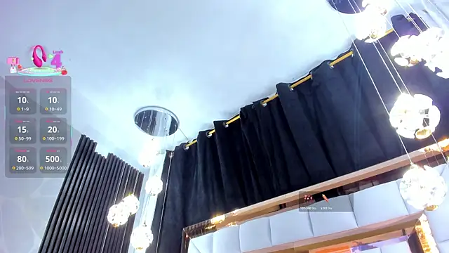 SarayRoyse online show from November 13, 2025, 7:29 pm