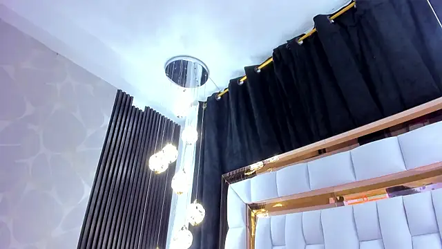 SarayRoyse online show from December 5, 2025, 7:23 pm