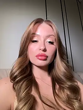 Snapshot of Sweet__Milly chatting on February 17, 2026, 4:15 pm Sweet Milly online show from February 17, 2026, 4:15 pm