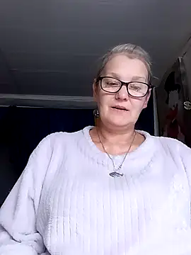 Snapshot of irinamaux chatting on July 4, 2026, 8:46 pm irinamaux online show from July 4, 2026, 8:46 pm