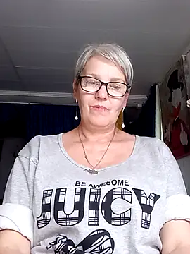 Snapshot of irinamaux chatting on June 21, 2026, 5:57 am irinamaux online show from June 21, 2026, 5:57 am