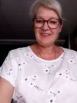 Snapshot of irinamaux chatting on July 14, 2026, 7:02 am irinamaux online show from July 14, 2026, 7:02 am