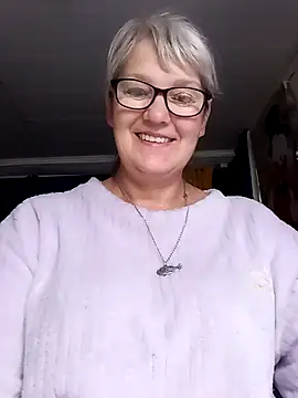 Snapshot of irinamaux chatting on July 5, 2026, 5:14 am irinamaux online show from July 5, 2026, 5:14 am