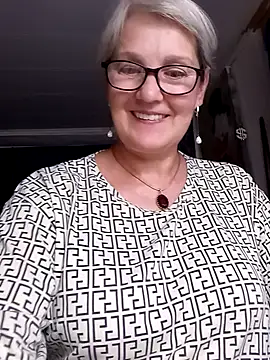 Snapshot of irinamaux chatting on June 25, 2026, 5:18 pm irinamaux online show from June 25, 2026, 5:18 pm