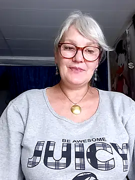 Snapshot of irinamaux chatting on July 30, 2026, 7:35 pm irinamaux online show from July 30, 2026, 7:35 pm