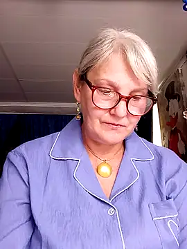Snapshot of irinamaux chatting on August 4, 2026, 7:46 am irinamaux online show from August 4, 2026, 7:46 am