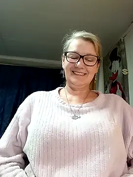 irinamaux online show from April 27, 2026, 10:19 pm