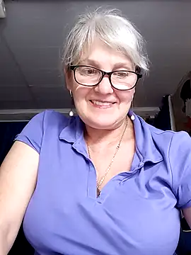 Snapshot of irinamaux chatting on July 1, 2026, 4:29 pm irinamaux online show from July 1, 2026, 4:29 pm
