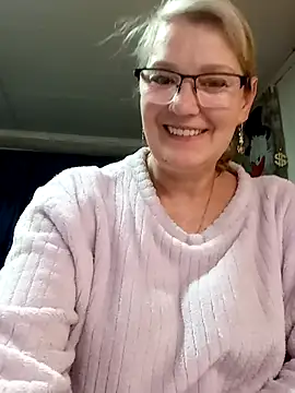 irinamaux online show from April 28, 2026, 10:36 pm