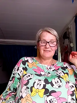 irinamaux online show from June 5, 2026, 10:43 am