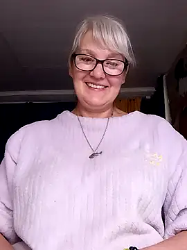 Snapshot of irinamaux chatting on July 7, 2026, 7:23 am irinamaux online show from July 7, 2026, 7:23 am
