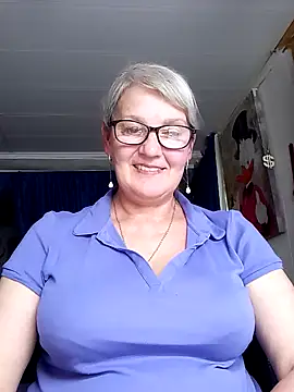 Snapshot of irinamaux chatting on June 27, 2026, 12:22 pm irinamaux online show from June 27, 2026, 12:22 pm