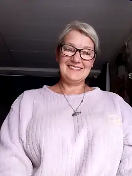 irinamaux online show from June 15, 2026, 12:44 am