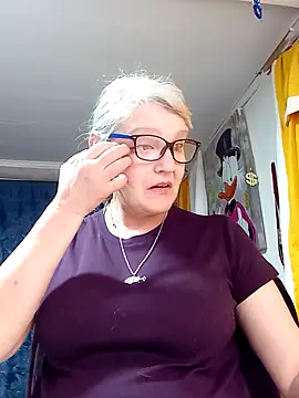 irinamaux online show from May 4, 2026, 1:09 am