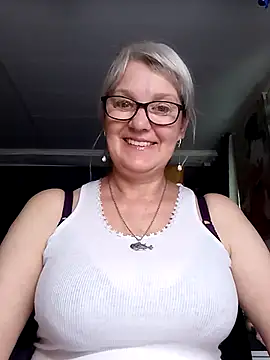 irinamaux online show from June 18, 2026, 9:14 am