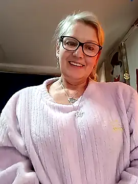 irinamaux online show from April 23, 2026, 6:42 am
