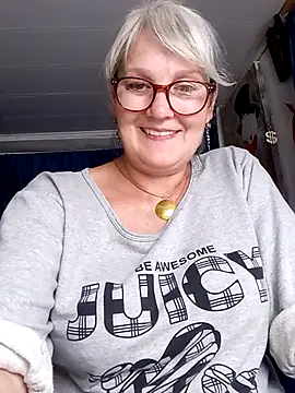 Snapshot of irinamaux chatting on August 1, 2026, 5:11 pm irinamaux online show from August 1, 2026, 5:11 pm