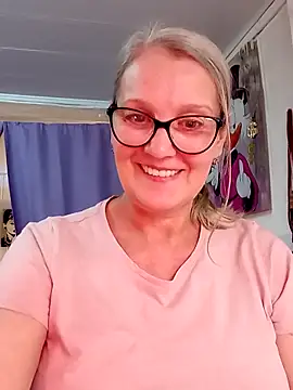 irinamaux online show from December 21, 2025, 4:52 pm