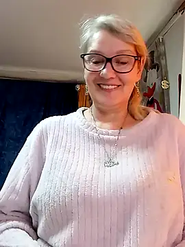 irinamaux online show from May 16, 2026, 6:23 am