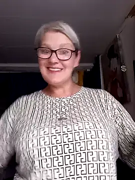 Snapshot of irinamaux chatting on June 25, 2026, 3:04 am irinamaux online show from June 25, 2026, 3:04 am