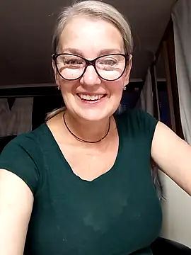 irinamaux online show from October 23, 2025, 7:40 am