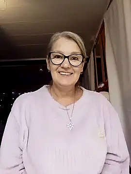 irinamaux online show from November 9, 2025, 8:07 am