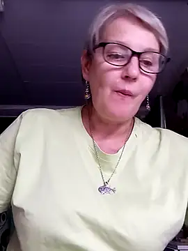 irinamaux online show from June 3, 2026, 3:17 pm