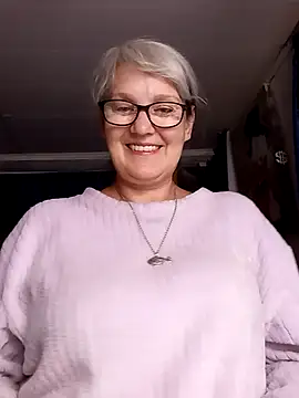 irinamaux online show from June 13, 2026, 7:12 pm