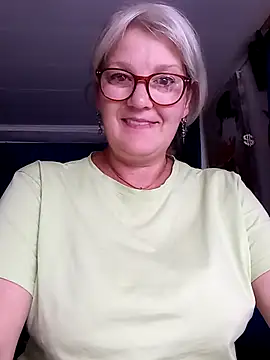 Snapshot of irinamaux chatting on August 1, 2026, 5:05 am irinamaux online show from August 1, 2026, 5:05 am