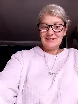 Snapshot of irinamaux chatting on July 4, 2026, 7:37 am irinamaux online show from July 4, 2026, 7:37 am