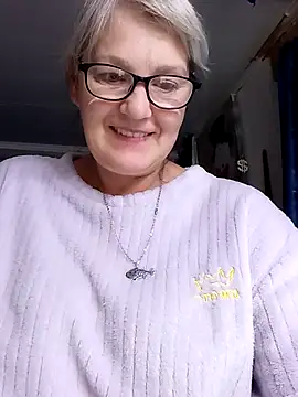 Snapshot of irinamaux chatting on July 3, 2026, 8:10 am irinamaux online show from July 3, 2026, 8:10 am