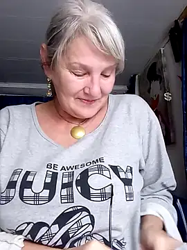 Snapshot of irinamaux chatting on August 5, 2026, 12:59 am irinamaux online show from August 5, 2026, 12:59 am