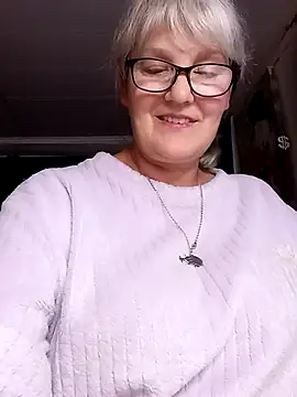 Snapshot of irinamaux chatting on July 5, 2026, 5:20 pm irinamaux online show from July 5, 2026, 5:20 pm