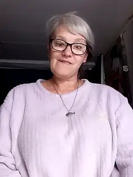 irinamaux online show from June 11, 2026, 3:58 am