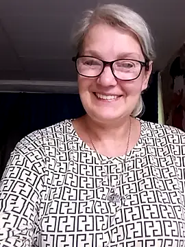Snapshot of irinamaux chatting on July 9, 2026, 8:26 am irinamaux online show from July 9, 2026, 8:26 am
