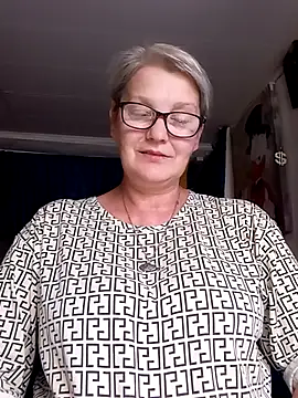 Snapshot of irinamaux chatting on July 8, 2026, 8:20 pm irinamaux online show from July 8, 2026, 8:20 pm