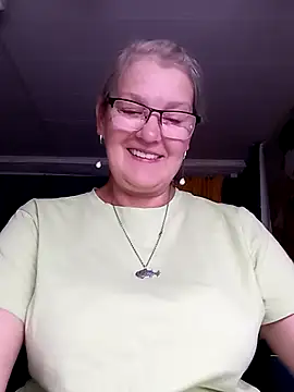 Snapshot of irinamaux chatting on July 11, 2026, 3:07 am irinamaux online show from July 11, 2026, 3:07 am