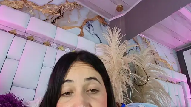 Snapshot of emily_madrid chatting on November 23, 2025, 5:50 am emily madrid online show from November 23, 2025, 5:50 am