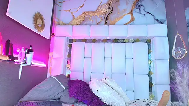 Snapshot of emily_madrid chatting on December 5, 2025, 5:50 am emily madrid online show from December 5, 2025, 5:50 am