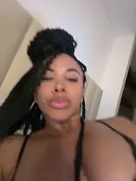 Snapshot of Brunettexio chatting on February 22, 2025, 5:02 pm Brunettexio online show from February 22, 2025, 5:02 pm