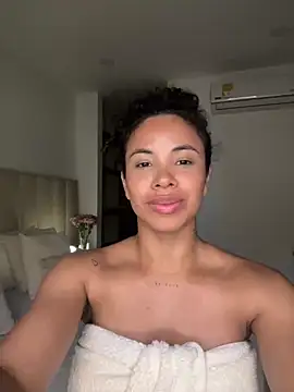 Snapshot of Brunettexio chatting on January 25, 2025, 1:32 am Brunettexio online show from January 25, 2025, 1:32 am