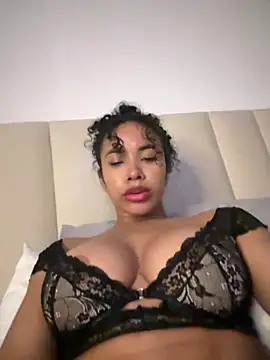 Snapshot of Brunettexio chatting on February 6, 2025, 2:22 am Brunettexio online show from February 6, 2025, 2:22 am