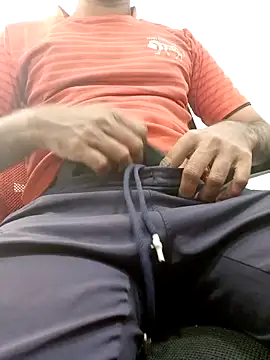 Snapshot of mr_slim_body chatting on April 21, 2026, 12:23 pm mr slim body online show from April 21, 2026, 12:23 pm