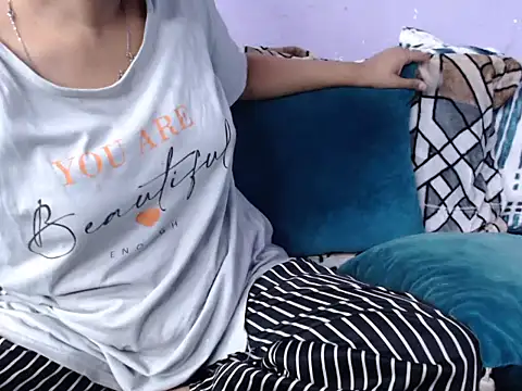 Snapshot of Freya_nia chatting on December 3, 2025, 2:38 pm Freya nia online show from December 3, 2025, 2:38 pm