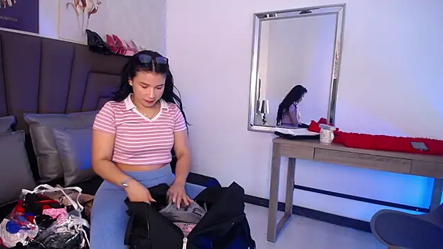 Sofi Perez  online show from April 15, 2026, 11:05 am