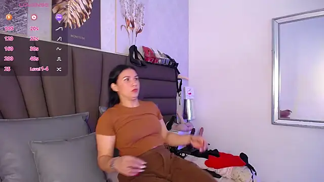 Sofi Perez  online show from May 1, 2026, 11:15 am