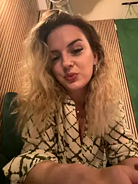 Snapshot of LexyGold chatting on October 10, 2025, 4:19 pm LexyGold online show from October 10, 2025, 4:19 pm