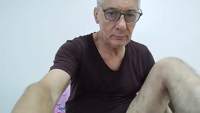 Snapshot of BIGUNCUTHARDCOCK chatting on June 3, 2026, 12:00 am BIGUNCUTHARDCOCK online show from June 3, 2026, 12:00 am