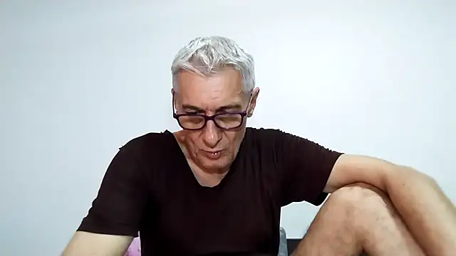 BIGUNCUTHARDCOCK online show from April 28, 2026, 2:27 am