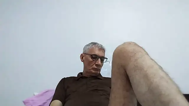 Snapshot of BIGUNCUTHARDCOCK chatting on June 30, 2026, 12:32 am BIGUNCUTHARDCOCK online show from June 30, 2026, 12:32 am